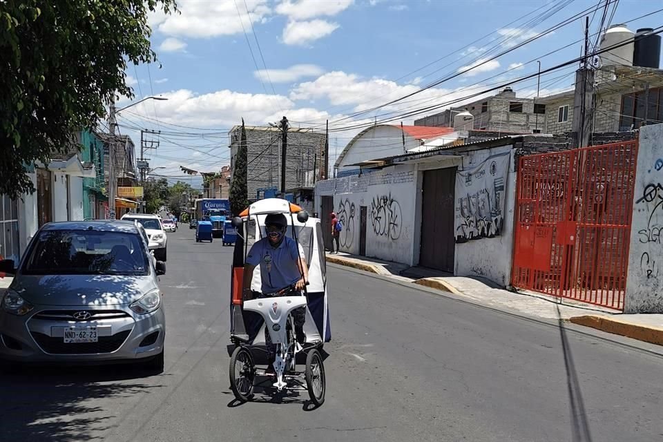 El modelo de ciclotaxis eléctricos MX-3, desarrollado por los hermanos Daniel y Carlos Mastretta, obtuvo una autorización de la Semovi para operar en el Centro Histórico.