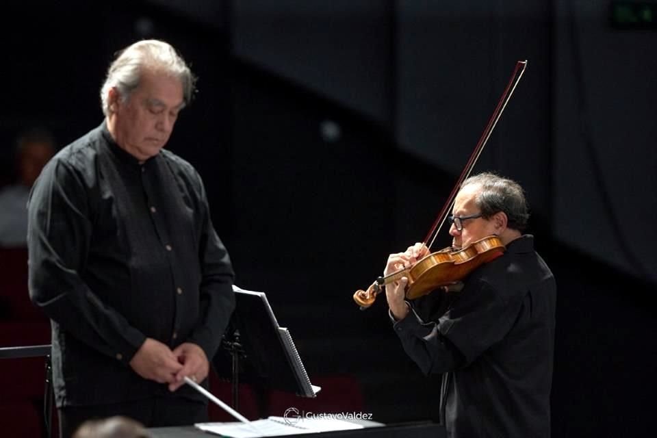 El concertista Manuel Ramos regresó la noche del jueves como solista con la Orquesta Sinfónica de la UANL.