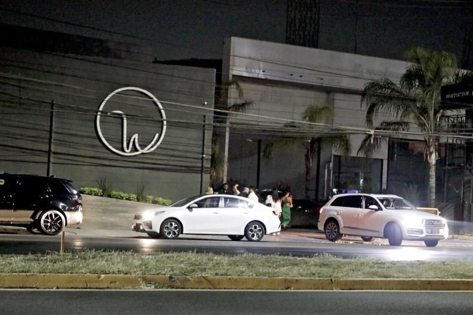 A la hora del cierre, el Will Bar apenas empieza la fiesta. A las 2:00 horas de un domingo recibió clientes y cerró hasta las 5:00 horas.