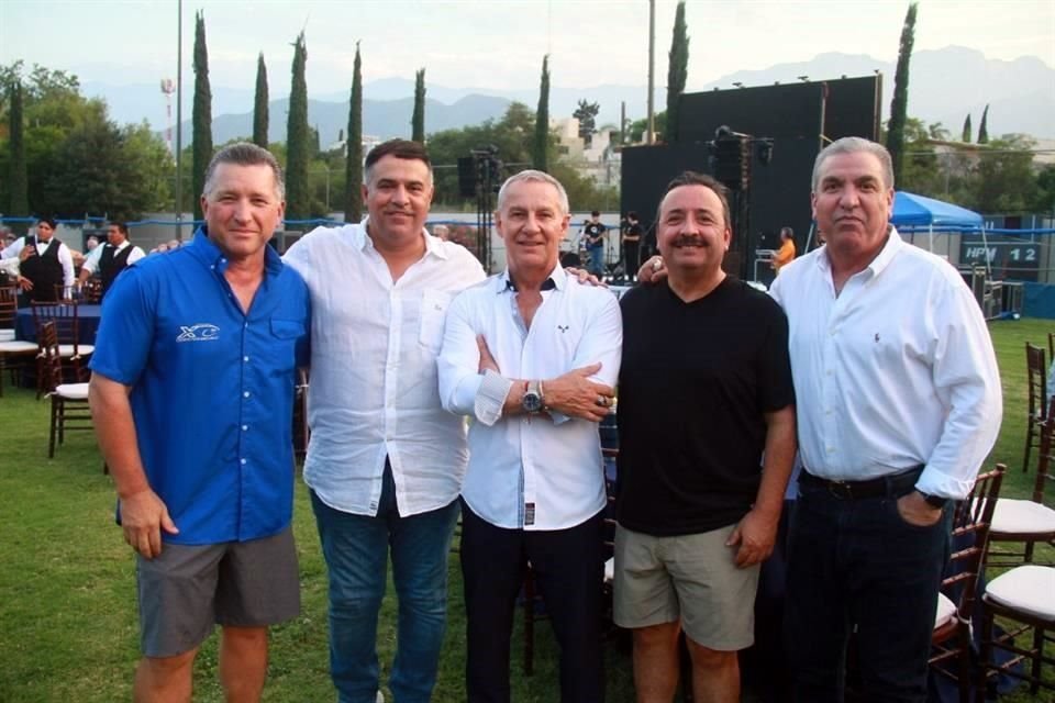 Luis Flores Garza, César Rendón Elizondo, Ricardo Garza, Héctor Martínez y Alfredo Contreras