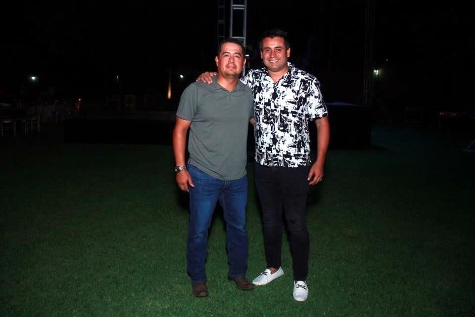 Gabriel Casas y Josafat Flores