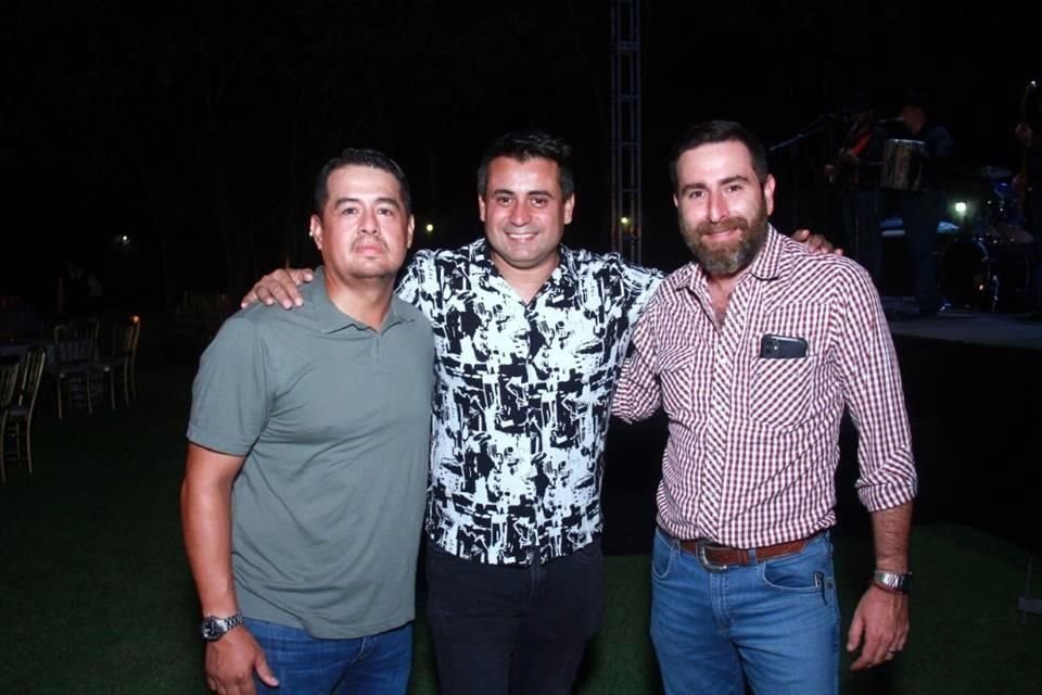 Gabriel Casas, Josafat Flores y Víctor Treviño