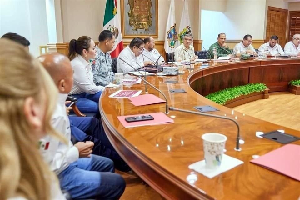 En la reunión de seguridad participaron el Gobernador del Estado y los Alcaldes de Nuevo Laredo, Reynosa, Camargo, Díaz Ordaz, Miguel Alemán, Mier y Ciudad Guerrero.