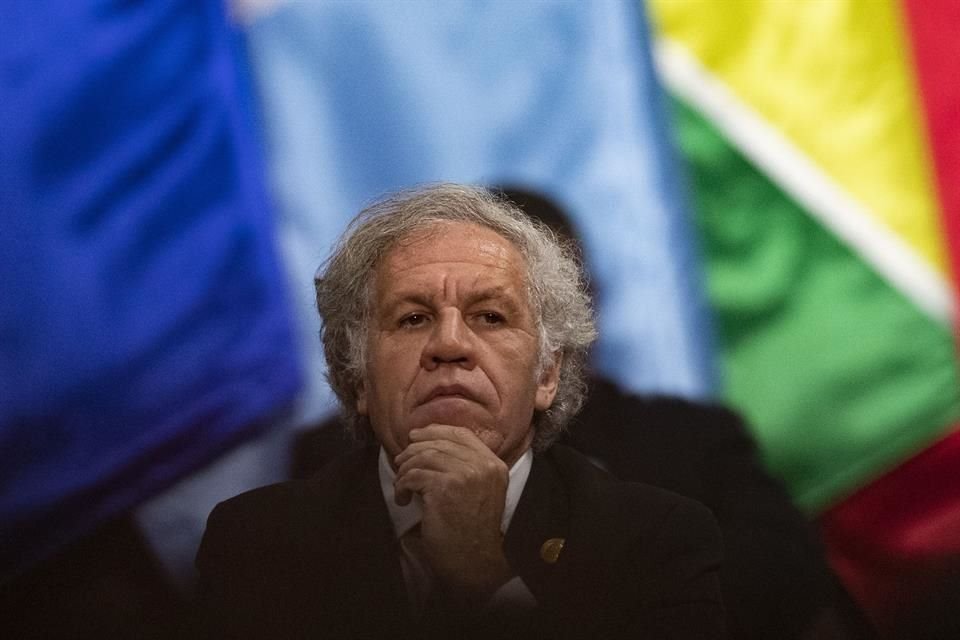 El Secretario General de la Organización de Estados Americanos, Luis Almagro, asiste a la apertura de la 52da Asamblea General de la OEA en Lima, Perú, el 5 de octubre de 2022.