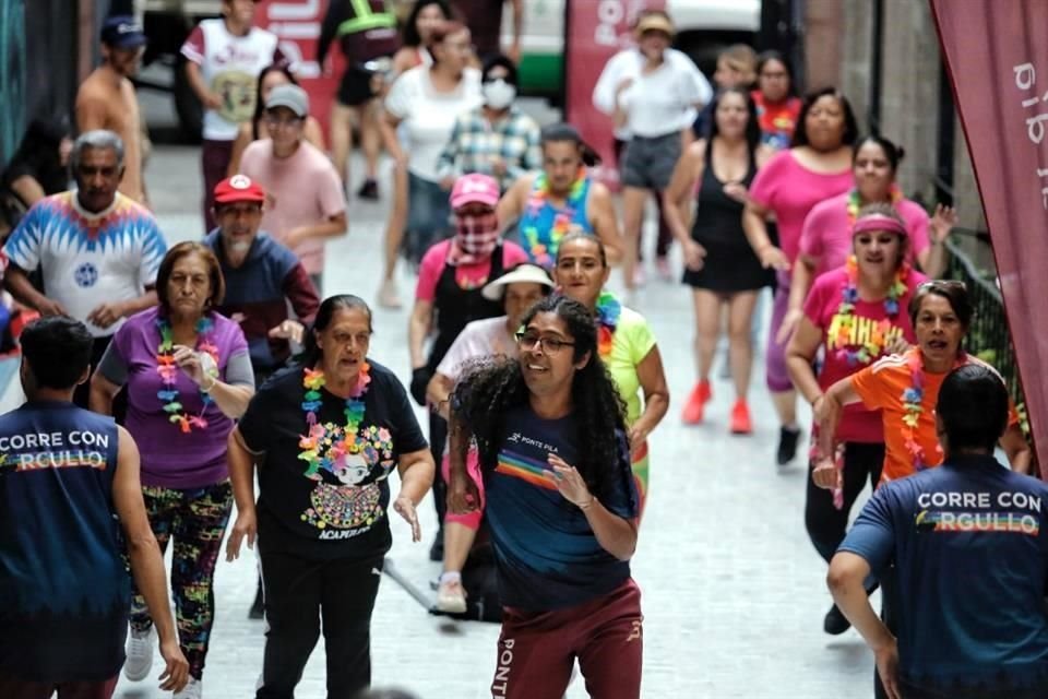 En vísperas de la XLV Marcha del Orgullo LGBT+ la tarde de este martes se celebró la Súper Clase Pride en Zona Rosa, en la Cuauhtémoc.