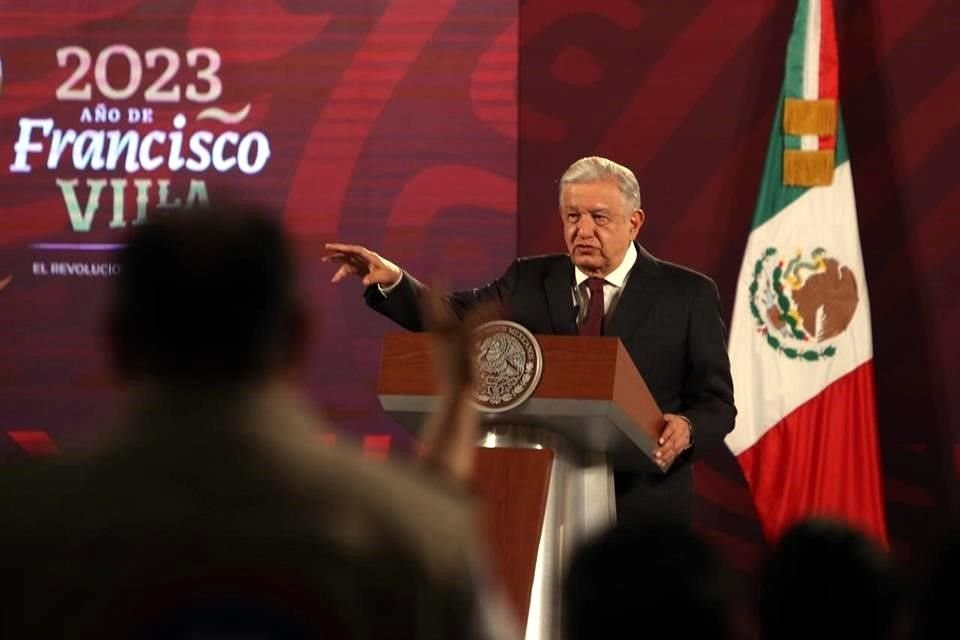 AMLO durante conferencia mañanera en Palacio Nacional.