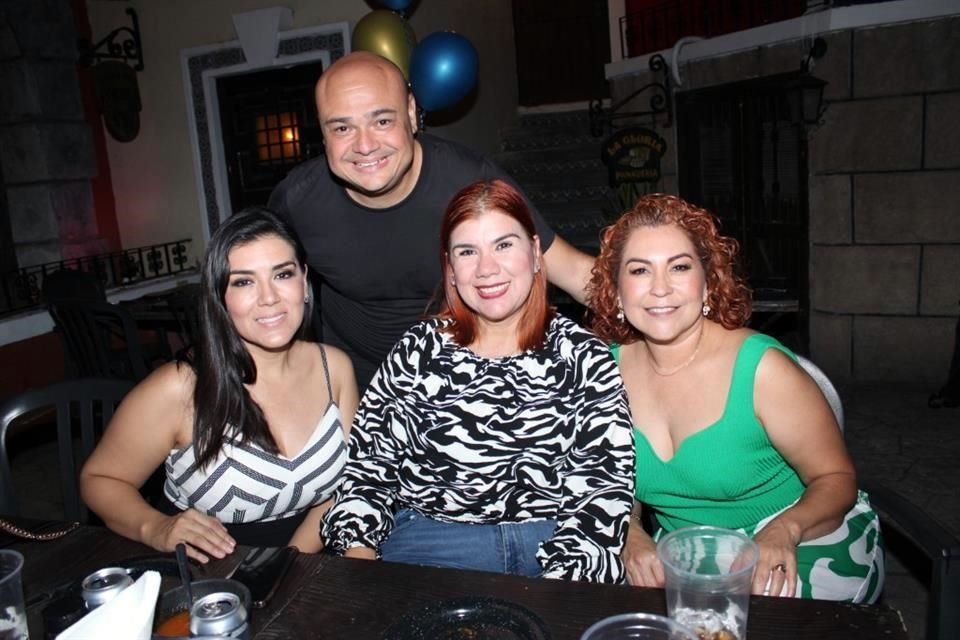 Vega García, Antonio Falcón, Sandra Garza y Diana Garza