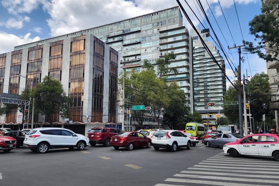 Esto ha generado severa congestión vehicular en vialidades alternas como Eje 8 Sur Popotla, División del Norte y Avenida México.