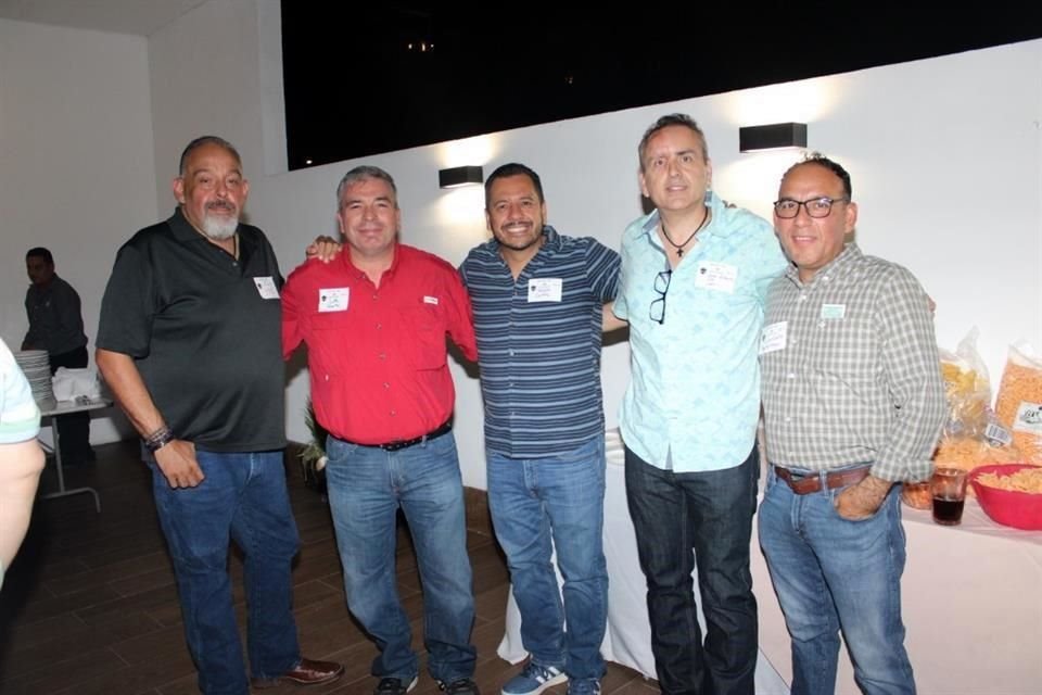 Pedro González, Luis Soto, Felipe Cortéz, Alberto de León y Carlos Montemayor