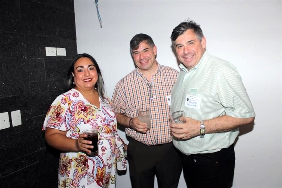 Erika Salazar, Alberto González y Eduardo González