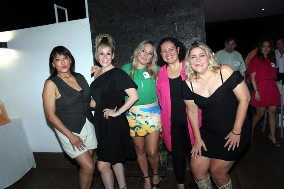 Gabriela Ruiz, Nelly Treviño, Ana García, Luz Gallegos y Julia Cortéz