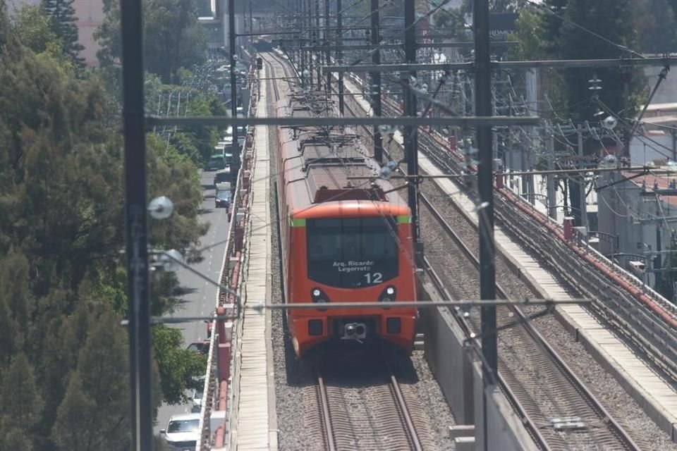 Continuarán las tareas de reforzamiento, de Periférico Oriente hacia la terminal Tláhuac, tramo que se prevé terminar a fines de año, expuso Esteva.  