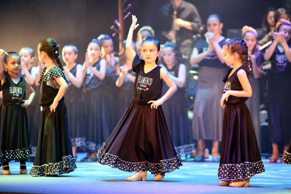 Alumnas de Flamenco Estudio de Cristina Barragán