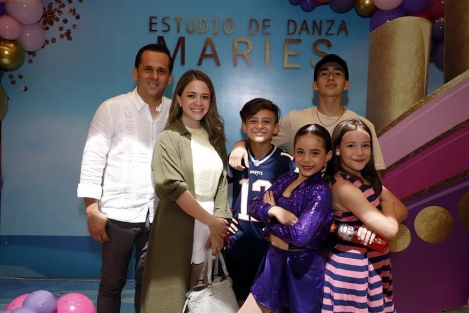 Humberto Vargas, Nancy Salazar, Marcelo Vargas, Greta Vargas, Diego Vargas y Pía González