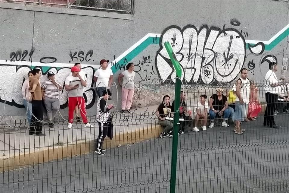 Personas bloquearon por dos horas la Avenida Insurgentes Norte a la altura de Colonia Ampliación Gabriel Hernández, en la Gustavo A. Madero.