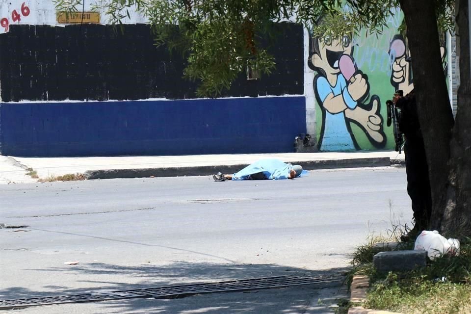 El hombre fue asesinado cuando estaba caminando, en la Colonia Villas de San Miguel.