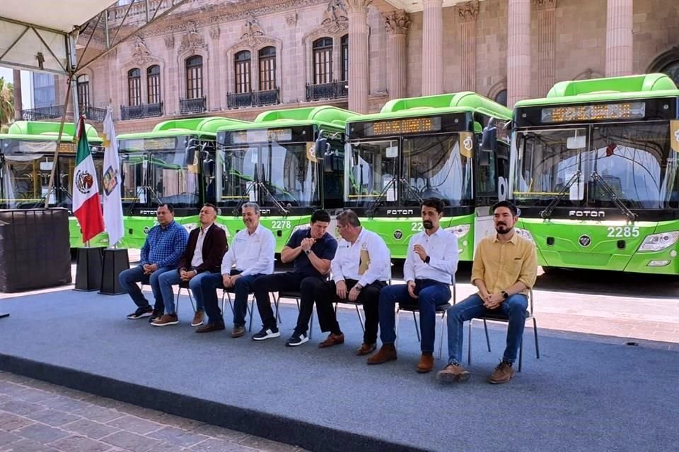 La Ruta 85 La Playa recibió 20 nuevos camiones para operar.