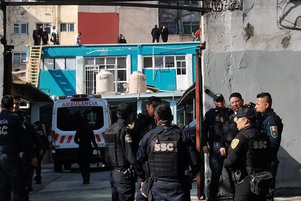 Policías fueron alertados por la presencia de tres sujetos sospechosos dentro de unos departamentos en La Merced.