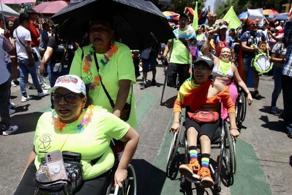 Personas con discapacidad encabezaron el recorrido.