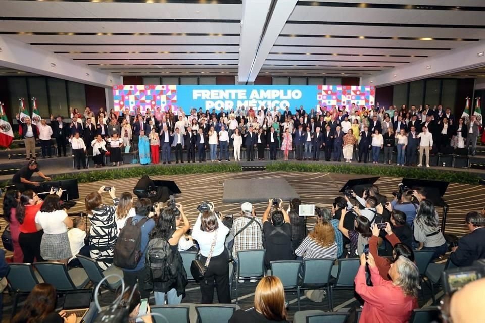 Partidos políticos de oposición y organizaciones civiles anunciaron el método que usarán para definir su candidatura para 2024.