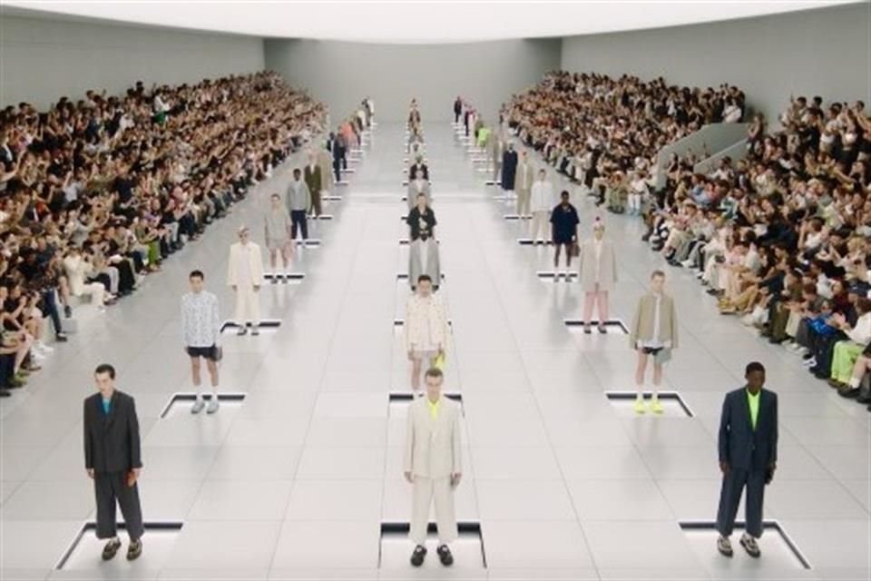 Dior sorprendió al mundo de la Moda al presentar su colección masculina verano 2024 con modelos que salieron del piso en París.