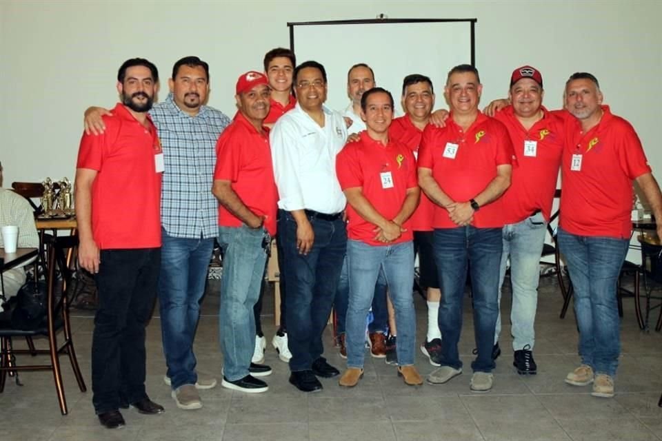 Luis Velázquez, Jaime de la Peña, Juan Gutiérrez, Azael Gloria, Eduardo Mijares, Jorge Villarreal, Gerardo García, Sergio Velázquez, Nino Saavedra y César Garza