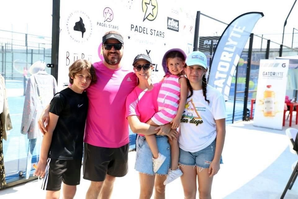 Dano Villarreal, Daniel Villarreal, Bere Flores, Paulina Villarreal y Natalia Villarreal