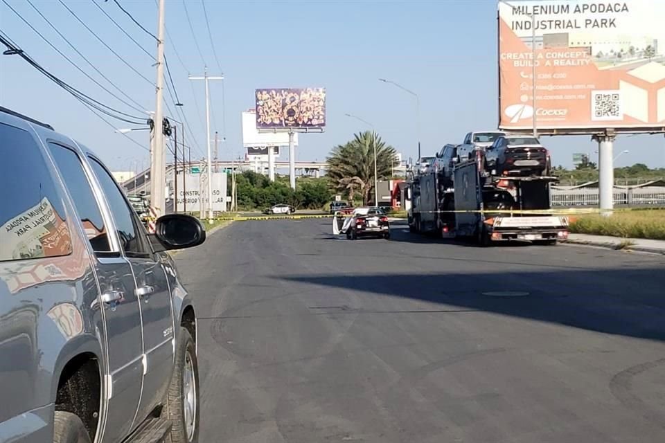 Ataque a balazos, aparentemente contra policías de Apodaca, deja como saldo una policía muerta y a su compañero lesionado.