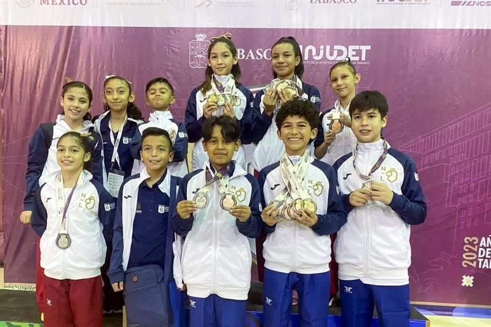 Deportistas infantiles de Nuevo León ganan tres otros en la apertura del taekwondo modalidad formas.