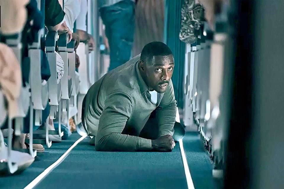 Reta a Idris Elba encarnar a un hombre común que negocia con secuestradores en un avión, en la nueva serie de Apple TV+, 'Hijack'.