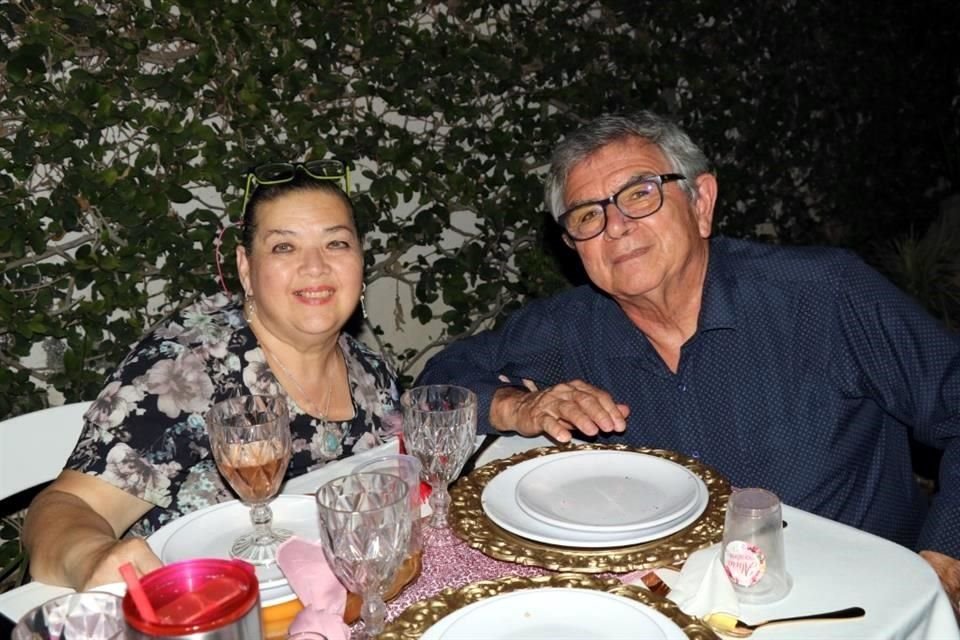 Martha de Baz y Miguel Baz