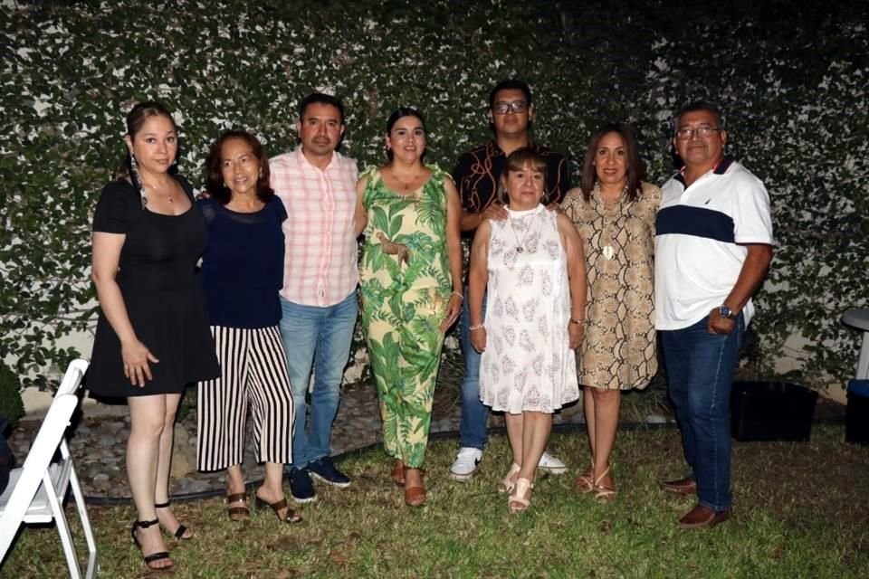 Deyanira Garza, Delia Vázquez, Gerardo Vázquez, María Esther Hernández de Vázquez, María Elena Vázquez de Delgado, Mauro Delgado, Mónica de Vázquez e Ildefonso Vázquez