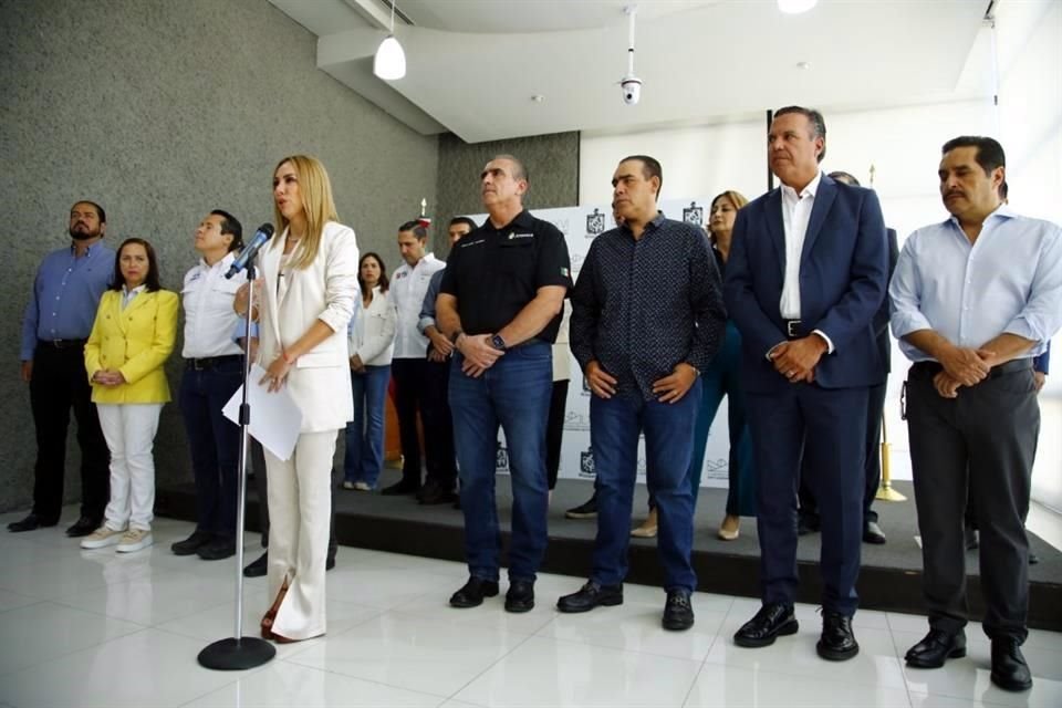 Entre los presentes para apoyar a Perla estuvieron los Alcaldes César Garza, Daniel Carrillo e Ignacio Castellaños; la Alcaldesa, Cristina Díaz y el priista Heriberto Treviño.