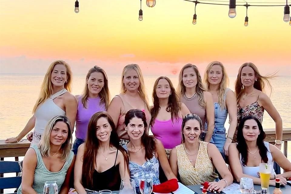 María Garza Díaz, Martha Celia Villarreal, Ale Margáin, Vivi Barceló, Paulina Escamilla, Cata Garza, Pau Cueva, Roberta Camelo, Daniela Garza, Maricarmen Alverde, Natalia Hernández y Cristy González