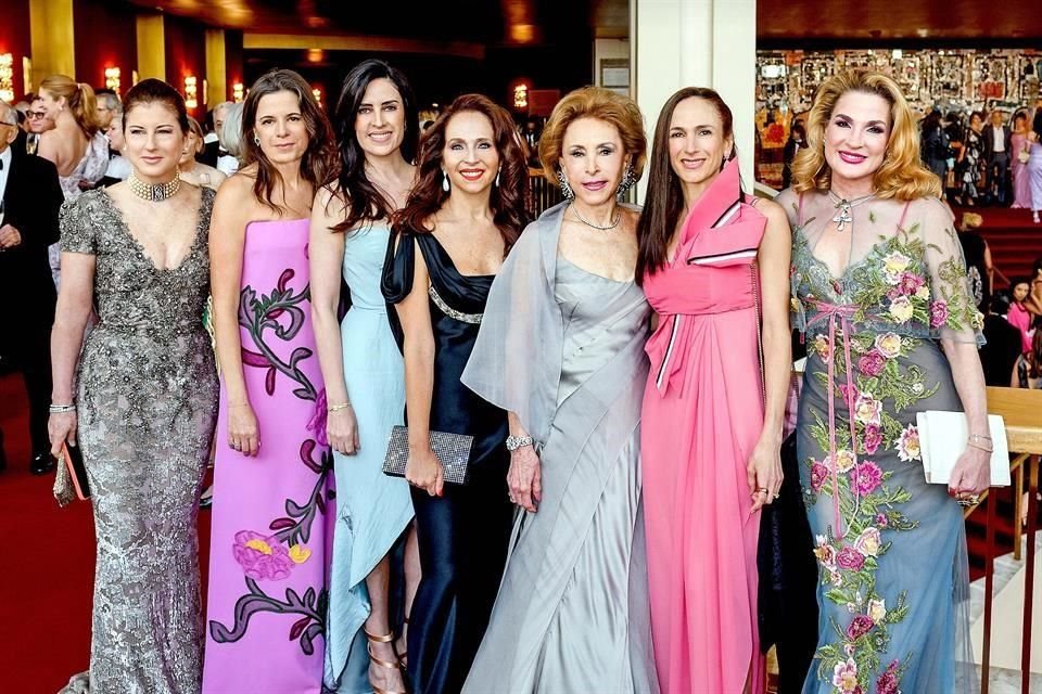 Frida Sandler, Bárbara Navarro, Lilia Ortiz, Gaby Elizondo, Yolanda Santos, Yolanda Garza y Susana Ortiz