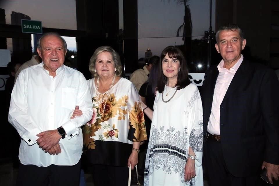 César Cadena, Yolanda de Cadena, Leonor de Vázquez y Jorge Vázquez