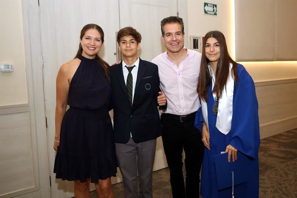 Regina Furlong de Estrada, Jorge Estrada Furlong, Jorge Estrada y María Estrada Furlong