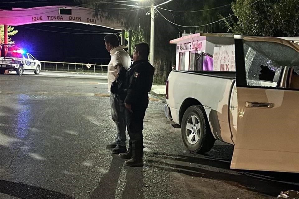 El mando policiaco viajaba con su esposa e hijo, quienes quedaron heridos tras el ataque.