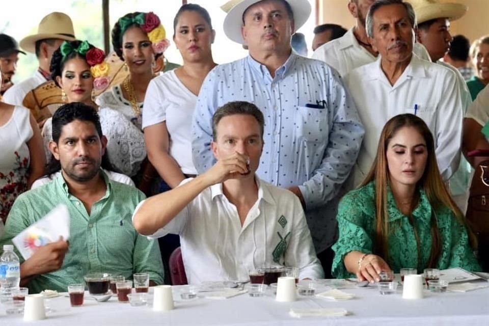 El aspirante recorrió zona cafetalera de Veracruz.