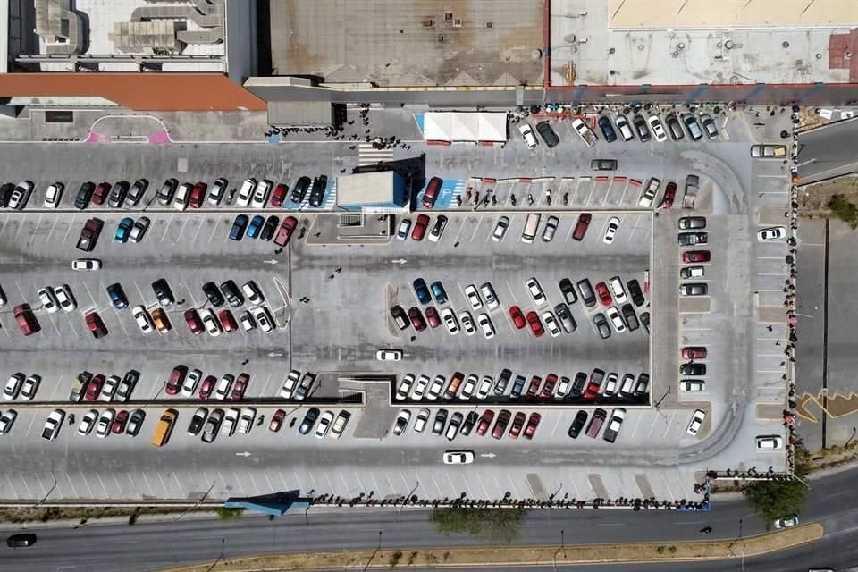 Largas filas en ICV, en Cumbres.