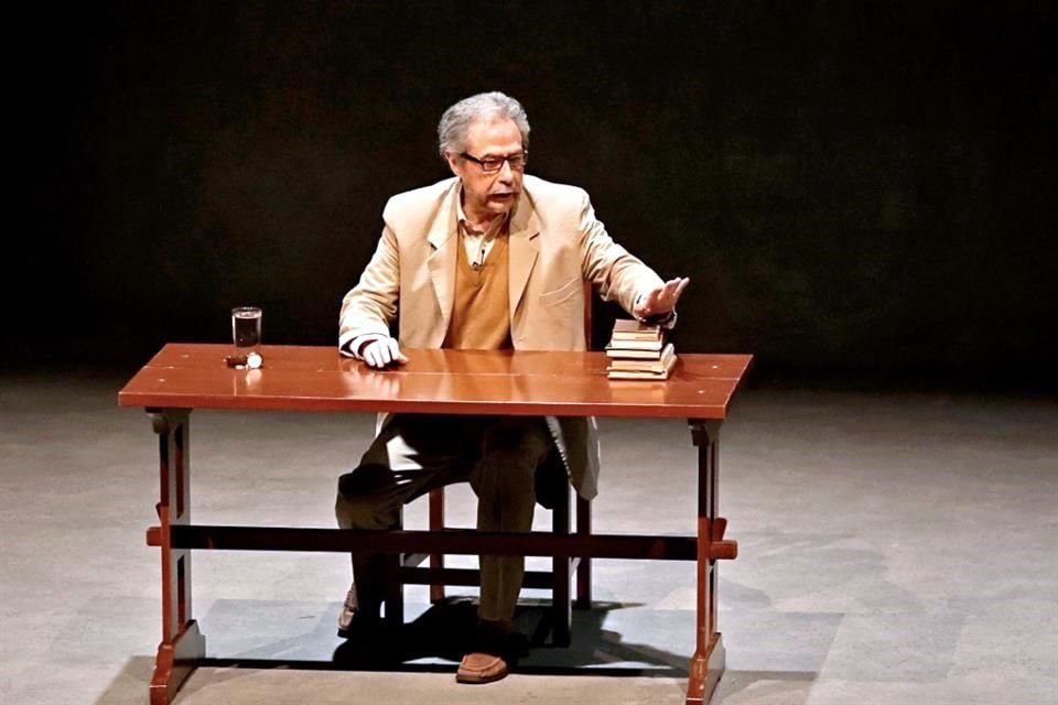 Arturo Beristain tiene un gran desempeño como protagonista del monólogo dirigido por Sandra Félix.