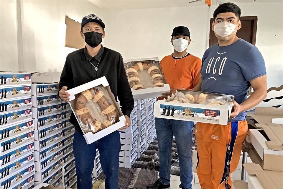 Además de las aportaciones, la venta de roscas cada enero es una de las estrategias que permiten que el internamiento no tenga costo para el paciente.
