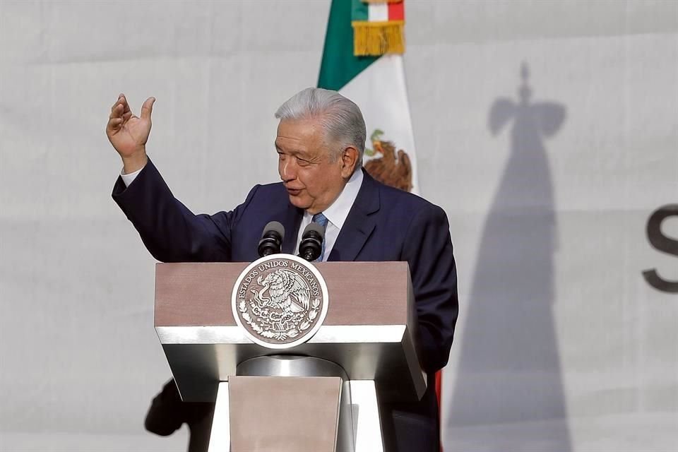 En su discurso en el Zócalo, Andrés Manuel López Obrador dijo que la meta de producir lo que el País consume avanza en alimentos básicos por la entrega directa de apoyos.