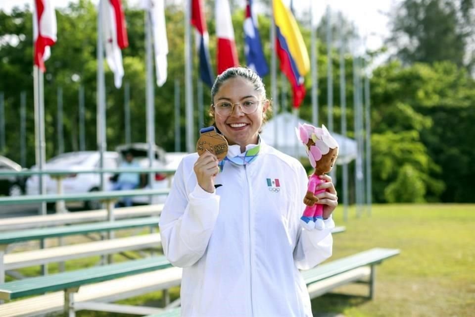 Anabel Molina de tiro con escopeta se acreditó el bronce en San Salvador.