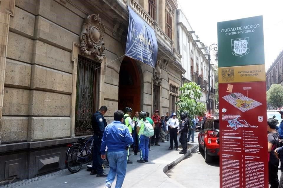 Un trabajador falleció tras la caída de un elevador industrial mientras realizaba una restauración en Antigua Escuela de Economía, de UNAM.