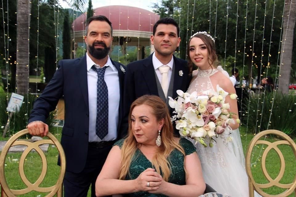 Familia de la novia: Carlos Ramírez, Patricio Núñez García, Daniela Ramírez Garza y Marisol Garza de Ramírez