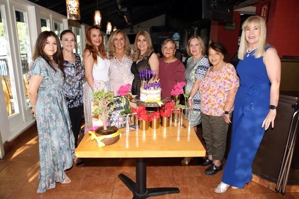 Lorena Magallanes, Norma González, Mayra García Peña, Lorena Villarreal, Lupita Puente, Consuelo Rojas, Doris Alanís, Mary Borrego y Rosy de Montemayor