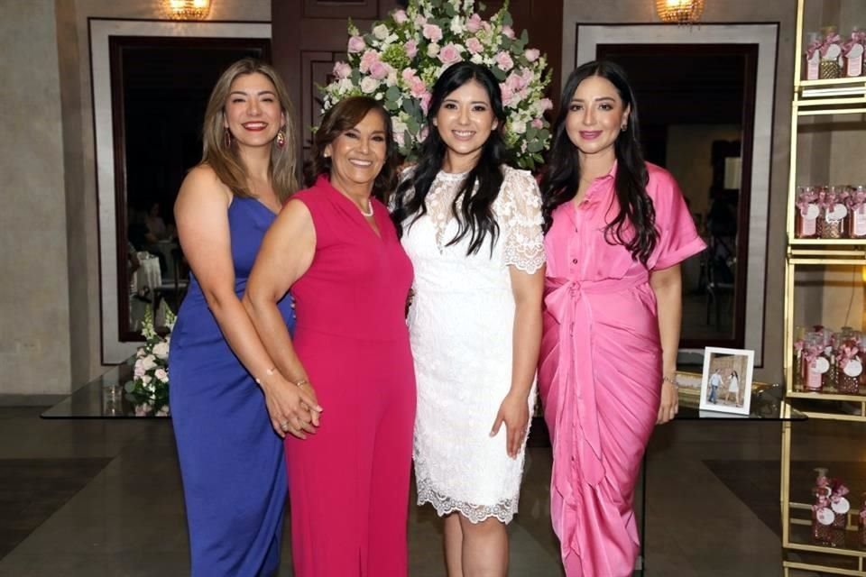 Fabiola Carrales González, Martha Margarita González Garza, Martha Carrales González y Palmira Carrales González