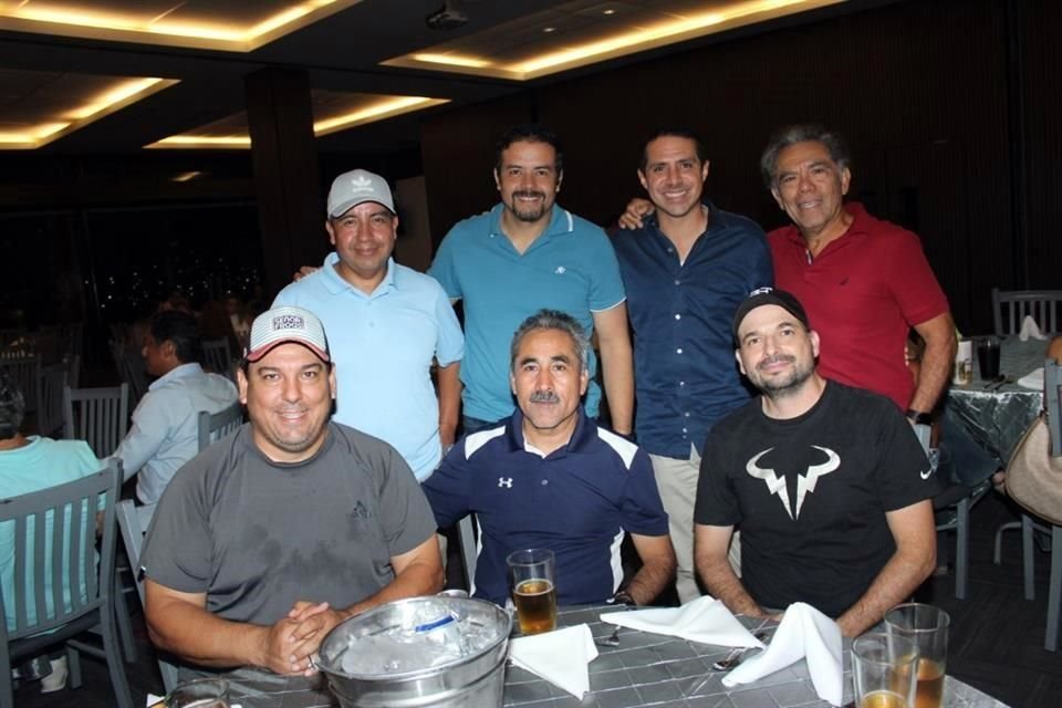 Carlos Palos, Dante Bernal, Fabrizio Ruales, Mike Arriazola, Hugo García, Edward Rojas y Juan Zamora