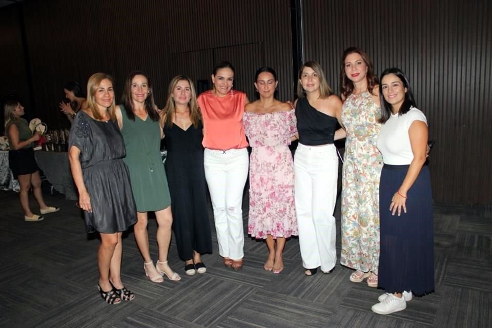 Irene Villalobos, Minis Díaz de León, Paty Cabañas, Alma Fragoso, Marú Cantú, Letvia Santana, María Cristina González de Madero y Adry Sandoval